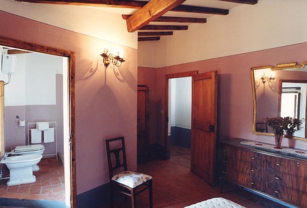 보르고 아 부기아노 Antica Casa "Le Rondini" B&B 객실 사진
