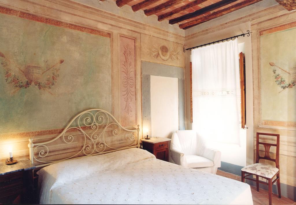 보르고 아 부기아노 Antica Casa "Le Rondini" B&B 객실 사진