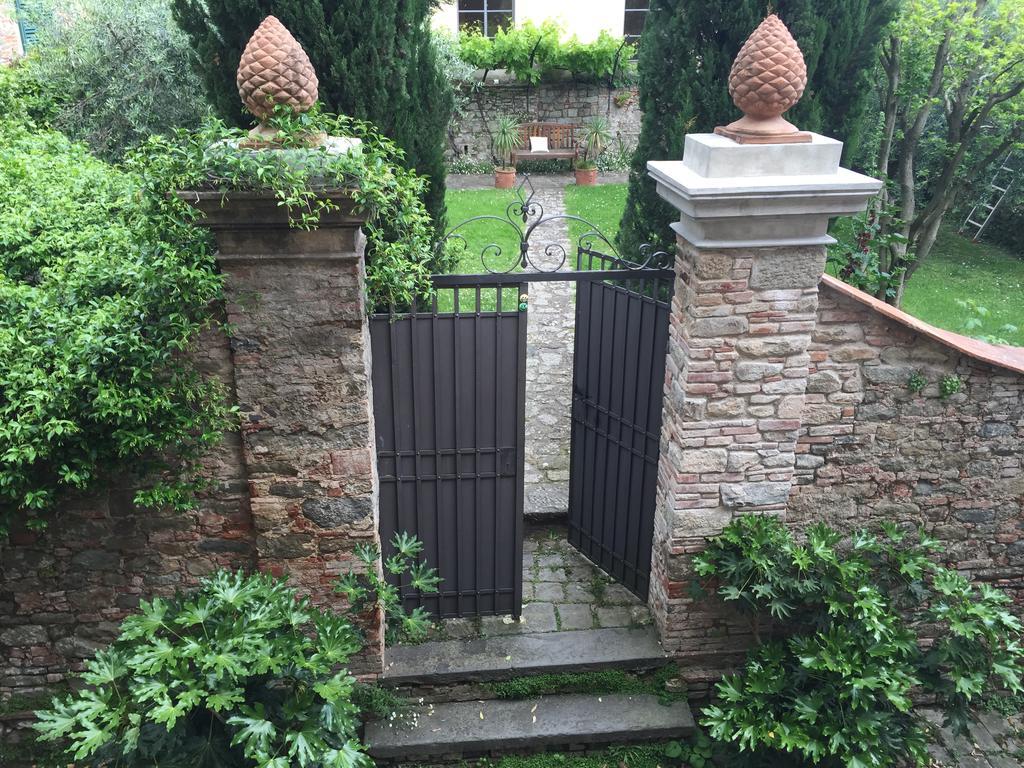 보르고 아 부기아노 Antica Casa "Le Rondini" B&B 외부 사진