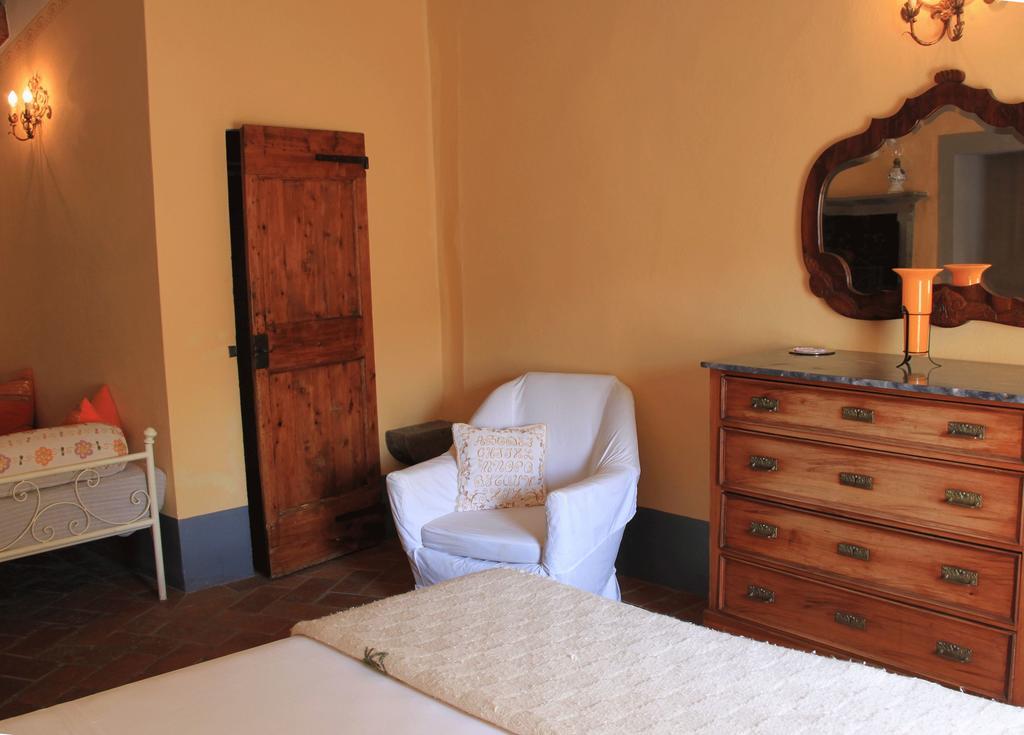 보르고 아 부기아노 Antica Casa "Le Rondini" B&B 외부 사진