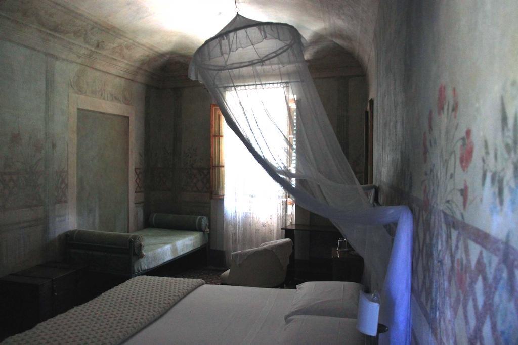 보르고 아 부기아노 Antica Casa "Le Rondini" B&B 외부 사진