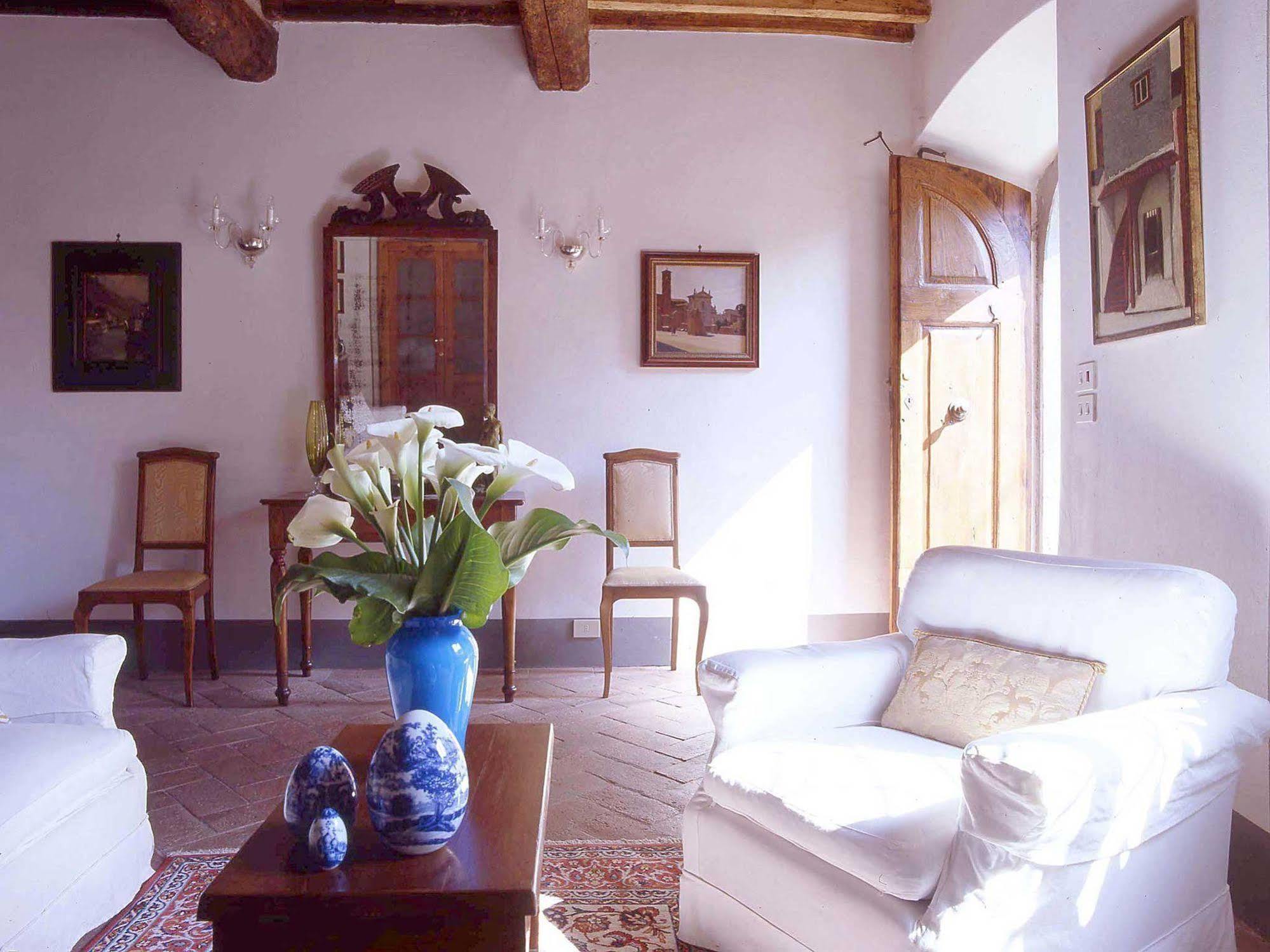 보르고 아 부기아노 Antica Casa "Le Rondini" B&B 외부 사진