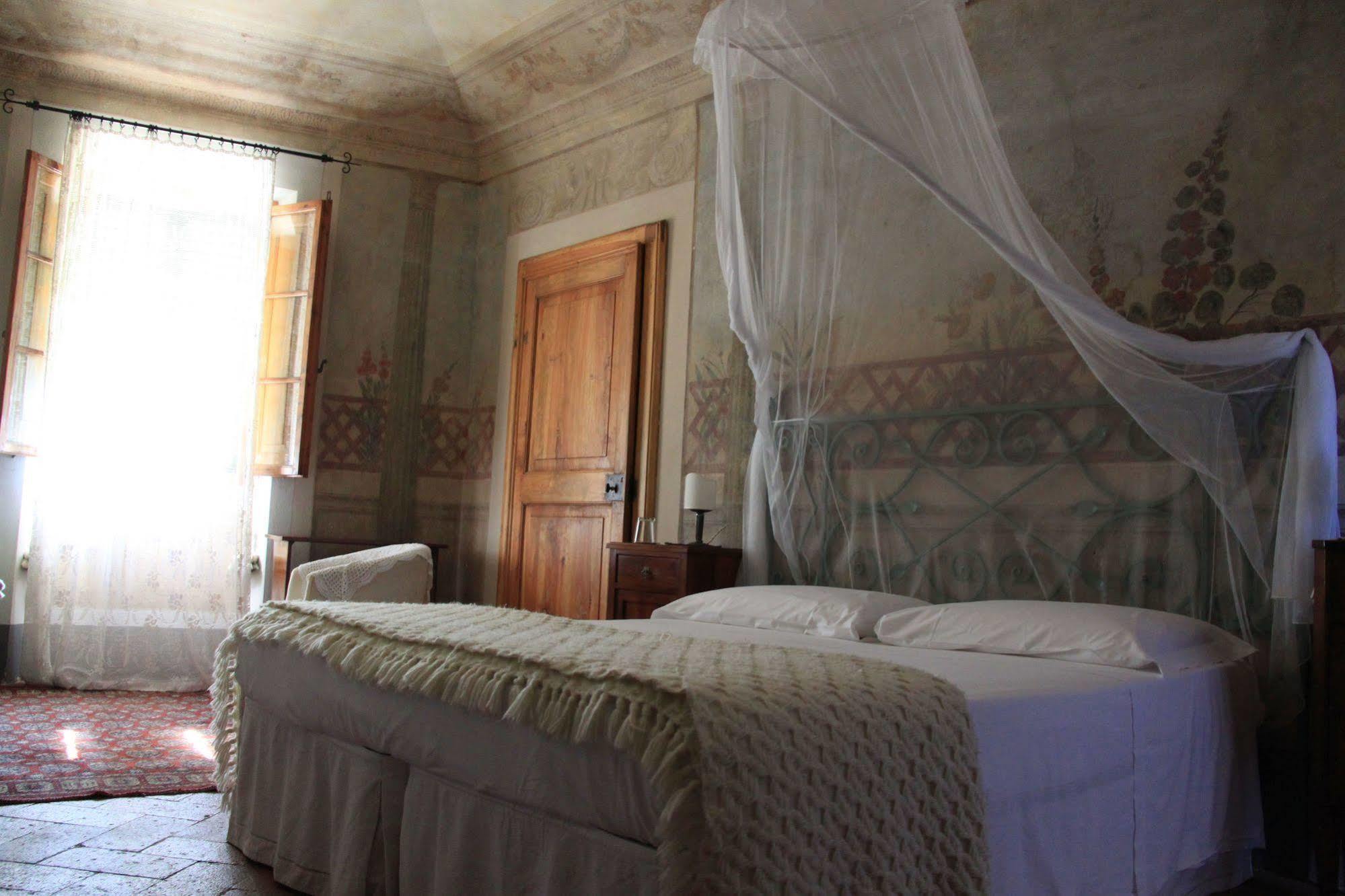 보르고 아 부기아노 Antica Casa "Le Rondini" B&B 외부 사진