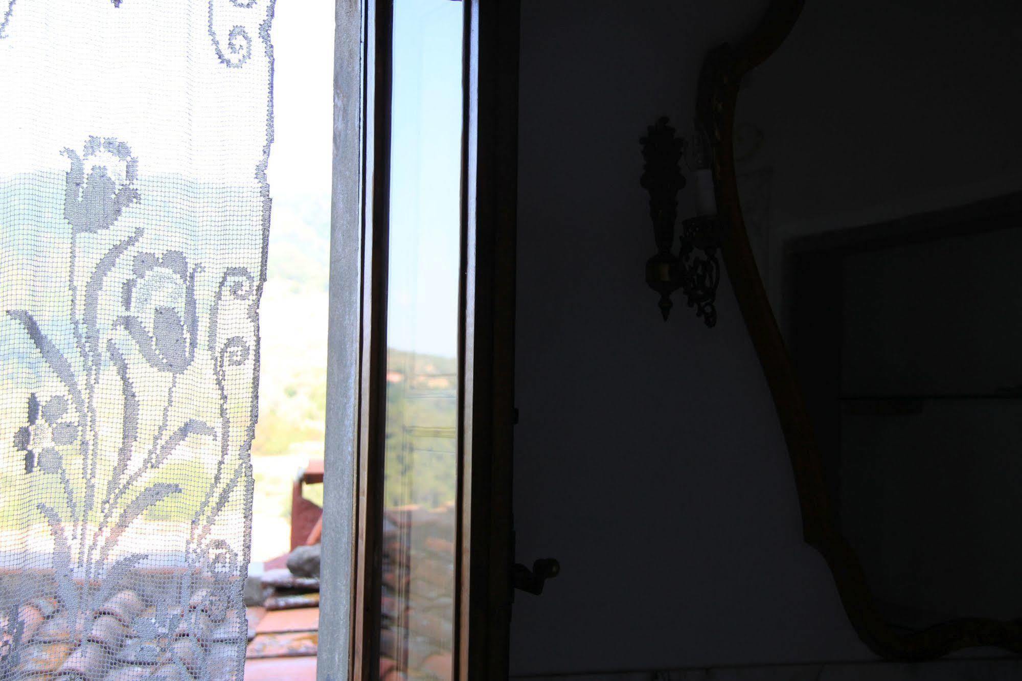 보르고 아 부기아노 Antica Casa "Le Rondini" B&B 외부 사진