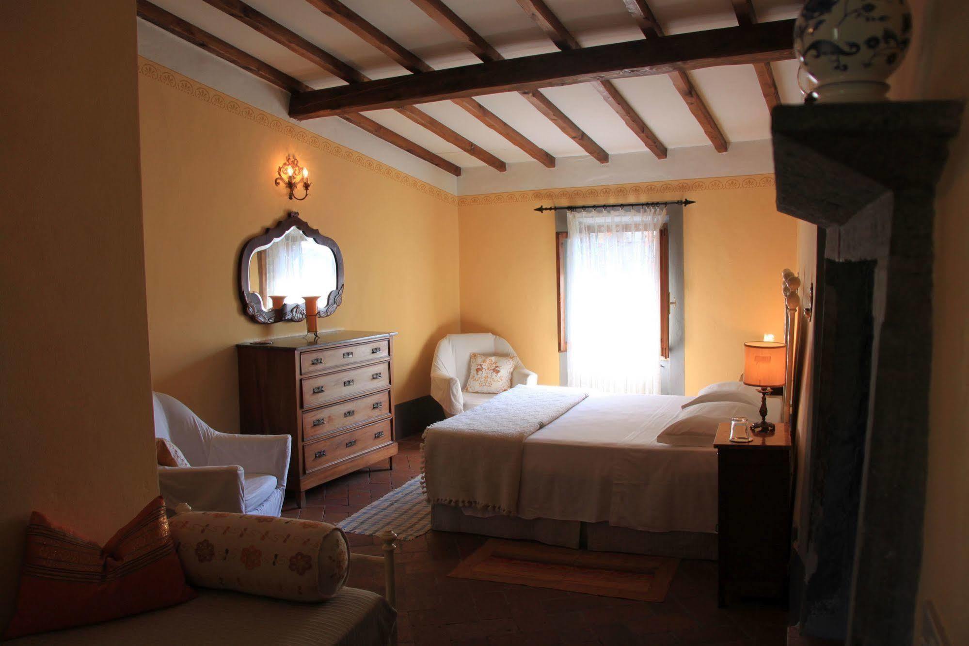 보르고 아 부기아노 Antica Casa "Le Rondini" B&B 외부 사진