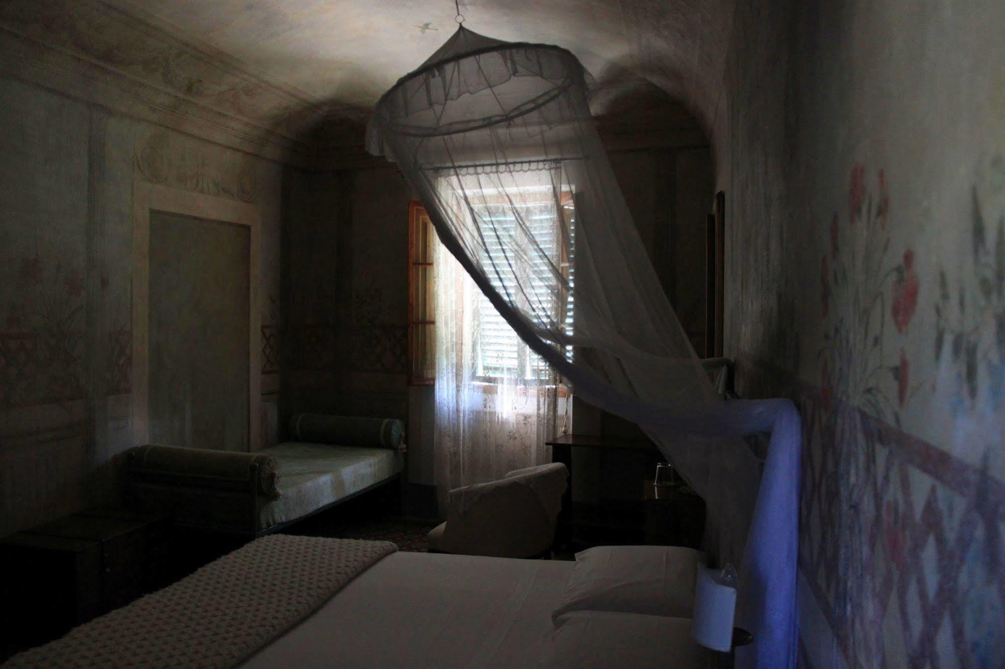 보르고 아 부기아노 Antica Casa "Le Rondini" B&B 외부 사진