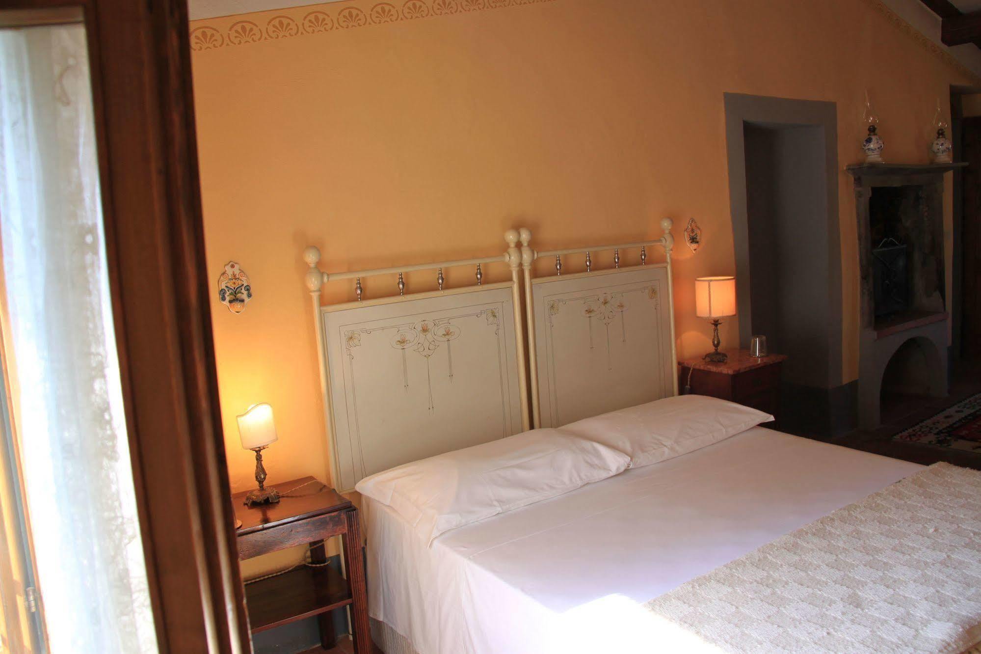 보르고 아 부기아노 Antica Casa "Le Rondini" B&B 외부 사진