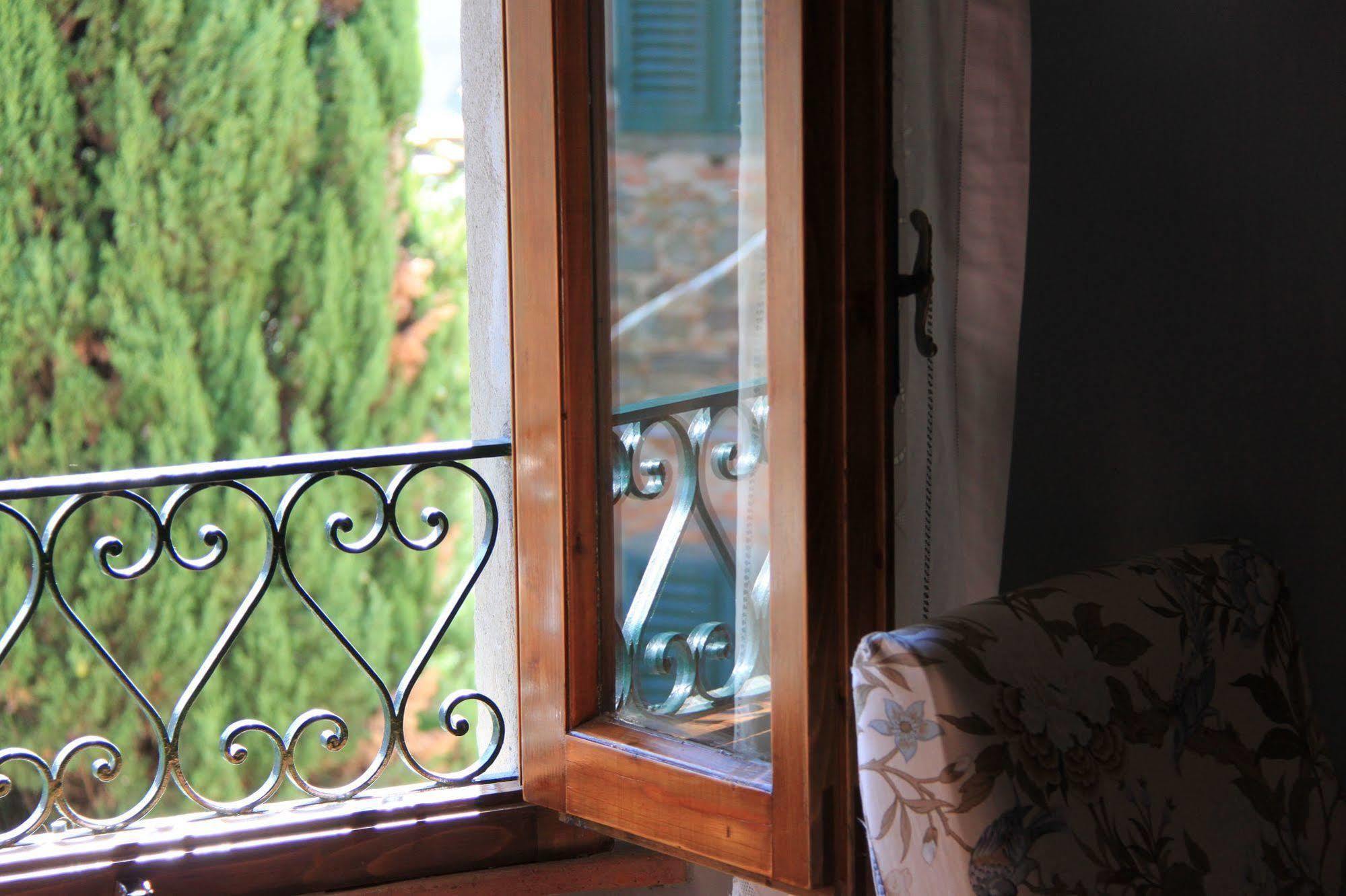 보르고 아 부기아노 Antica Casa "Le Rondini" B&B 외부 사진